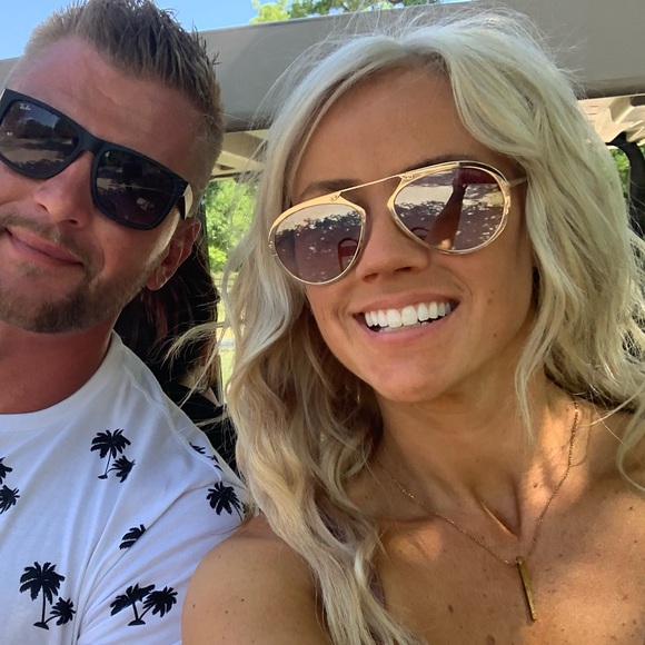 Meet your Posher, Melissa - Picture 1 of 1